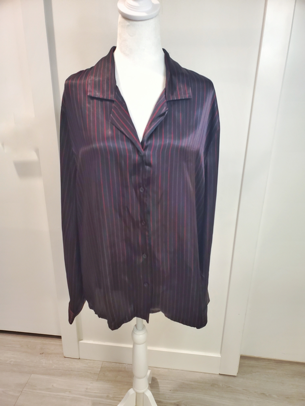 Gilligan & O'Malley Satin Striped Pajama Set - Long Sleeve & Pants Black/Red - Picture 4 of 5
